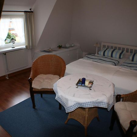 Ferienwohnungen Im Hotel Garni Zur Post Utersum Номер фото