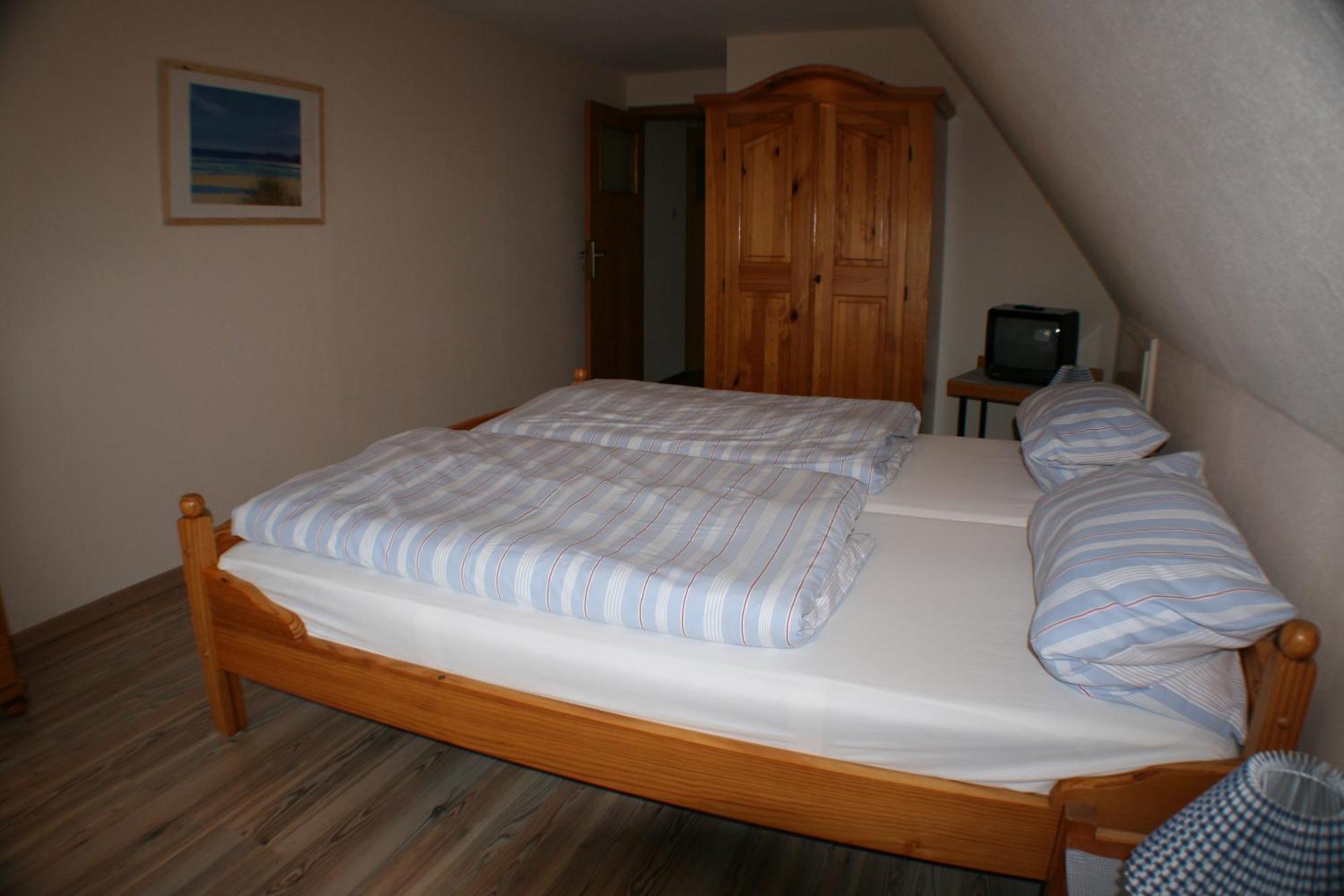 Ferienwohnungen Im Hotel Garni Zur Post Utersum Номер фото