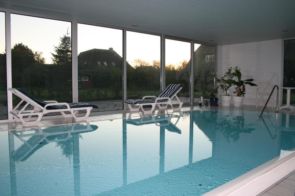Ferienwohnungen Im Hotel Garni Zur Post Utersum Номер фото
